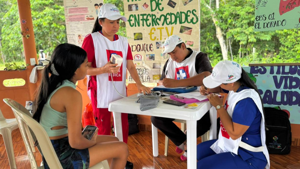 EBS en Caquetá con 3 profesionales de la salud prestando atencion primaria. Foto de Nov de 2025